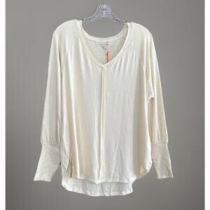 NWT Knox Rose Cream V-Neck Long Sleeve Top Scandi Chic Soft Girl Normcore Size M
